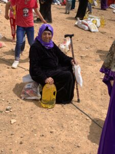 Distribution-at-Syrian-refugee-camps13