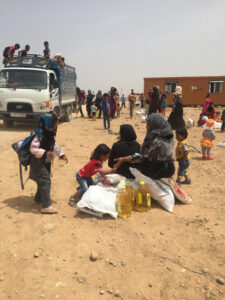 Distribution-at-Syrian-refugee-camps8
