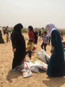 Distribution-at-Syrian-refugee-camps9